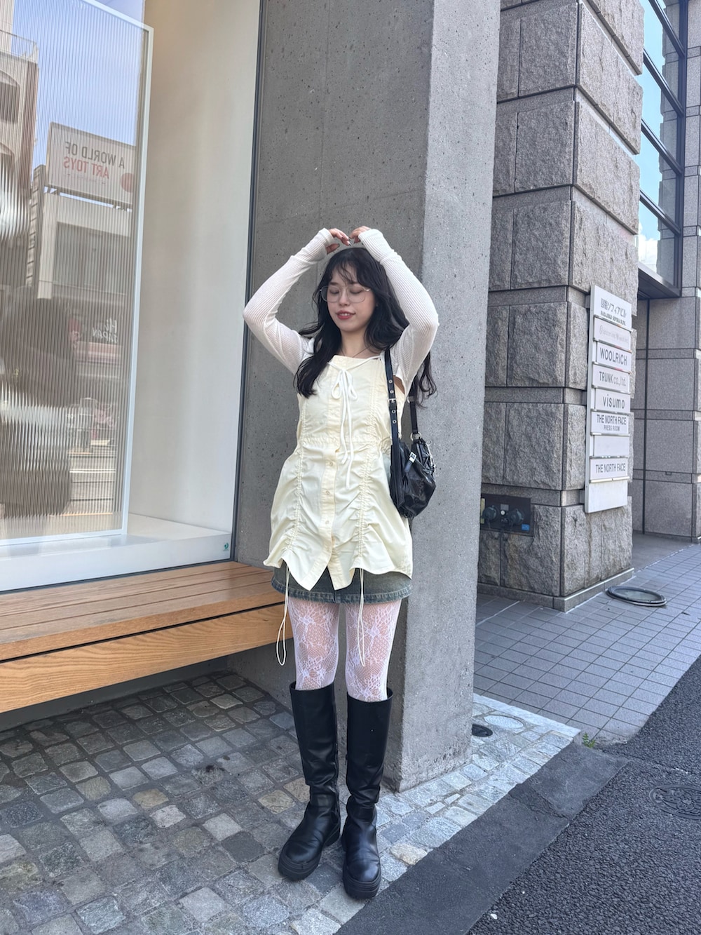 「春めき満開コーデ、オトナカジュアル、韓国ファッション、韓国コーデ、韓国スタイル、ワンピース、ワンピーススタイル、ボレロ、セットアップコーデ、レースタイツ、タイツ、ワントーンコーデ、ユニクロ、めがね、サングラス」｜「mlineのアイテム（ワンピース/ドレス、ホワイト系）」を使った、たけかわ ななさん（レディース・162cm）の春コーディネートの2枚目の写真