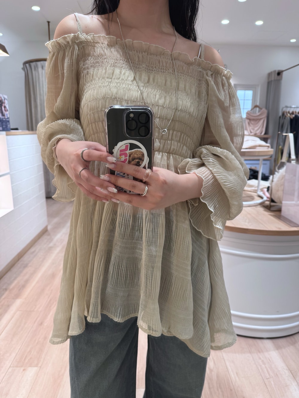 「今日のコーデ、春服コーデ、シアートップス、大人可愛い、大人カジュアルコーデ、デニム、デニムパンツ、デニムコーデ、シアーワンピース、シア―ブラウス、ゆるコーデ、韓国ファッション、オトナガーリー、mline」｜「mlineのアイテム（シャツ/ブラウス、ベージュ系）」を使った、たけかわ ななさん（レディース・162cm）の春コーディネートの2枚目の写真