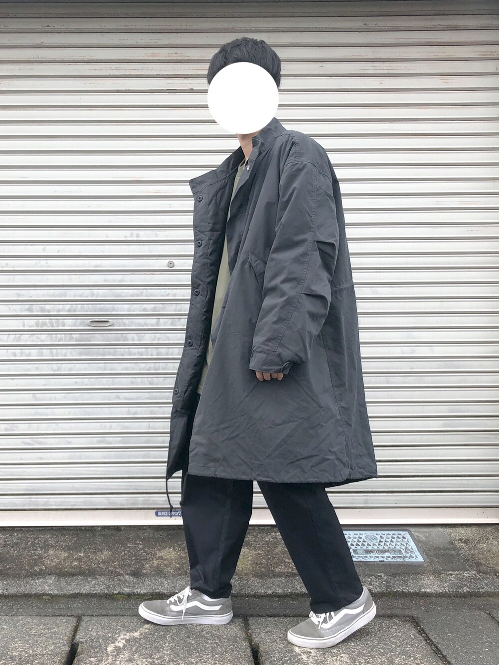 「秋コーデ、冬コーデ、休日スタイル、シンプル、オーバーサイズ、ミリタリー、モッズコート、remer、きれいめミリタリー、キレイめ、緑、いいね、save、フォローお願いします🤑、大学生、社会人」｜「remerの【M65】loose military coat (3WAY) / M65ルーズミリタリーコート（その他アウター、グレー系）」を使った、りゅうさん（メンズ・172cm）の秋コーディネートの2枚目の写真