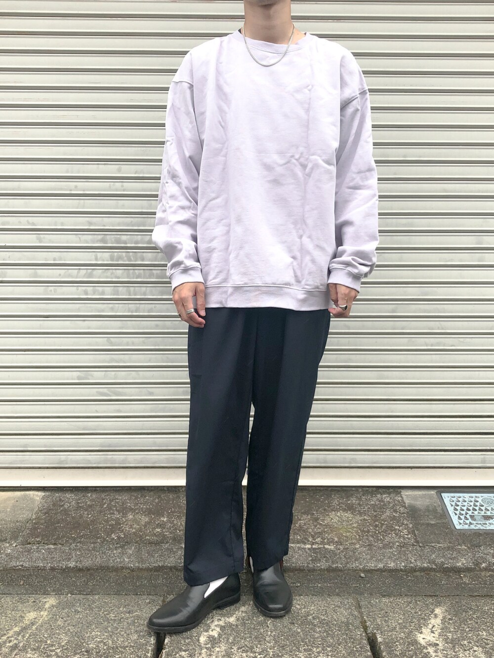 「wearhalloween2021、スウェット、ワイドパンツ、シンプル、モード、ライトパープル、休日コーデ、オトナカジュアル、キレイめ、社会人」｜「WYM LIDNMの【WYM LIDNM】HEAVY WEIGHT WIDE SWEAT（スウェット、パープル系）」を使った、りゅうさん（メンズ・172cm）の秋コーディネートの2枚目の写真