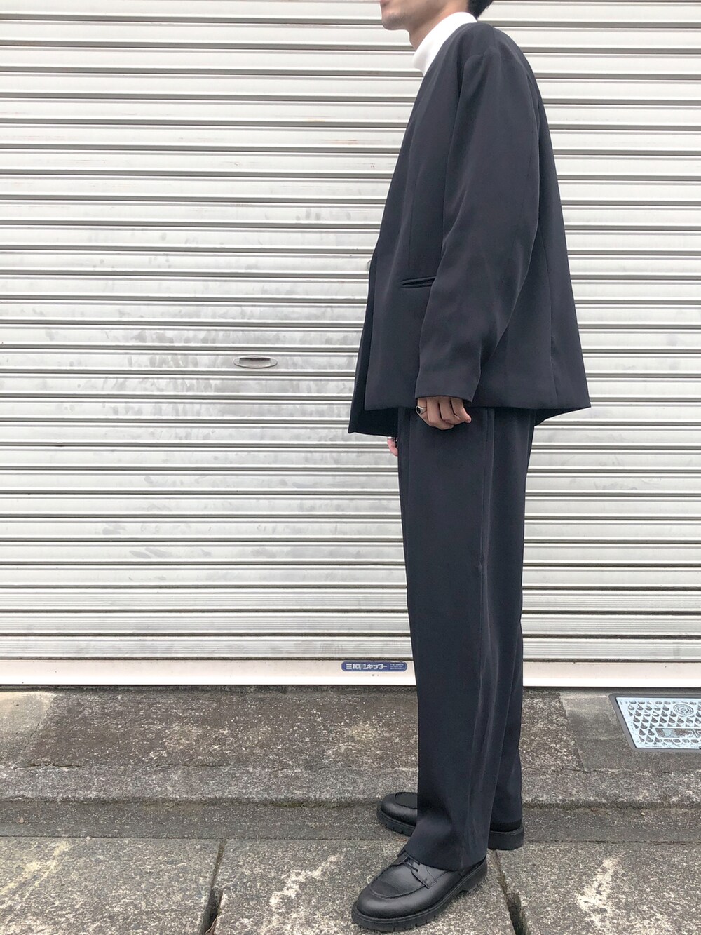 「カーディガン、wearhalloween2021、セットアップ、タートルネック、秋コーデ、ゆるコーデ、モノトーン、モード、社会人、革靴、いいね、save、フォローお願いします🤑、チャコールグレー」｜「WYM LIDNMの【WYM LIDNM】CARDIGAN JK RELAX SET-UP（セットアップ、ブラック系）」を使った、りゅうさん（メンズ・172cm）の秋コーディネートの2枚目の写真