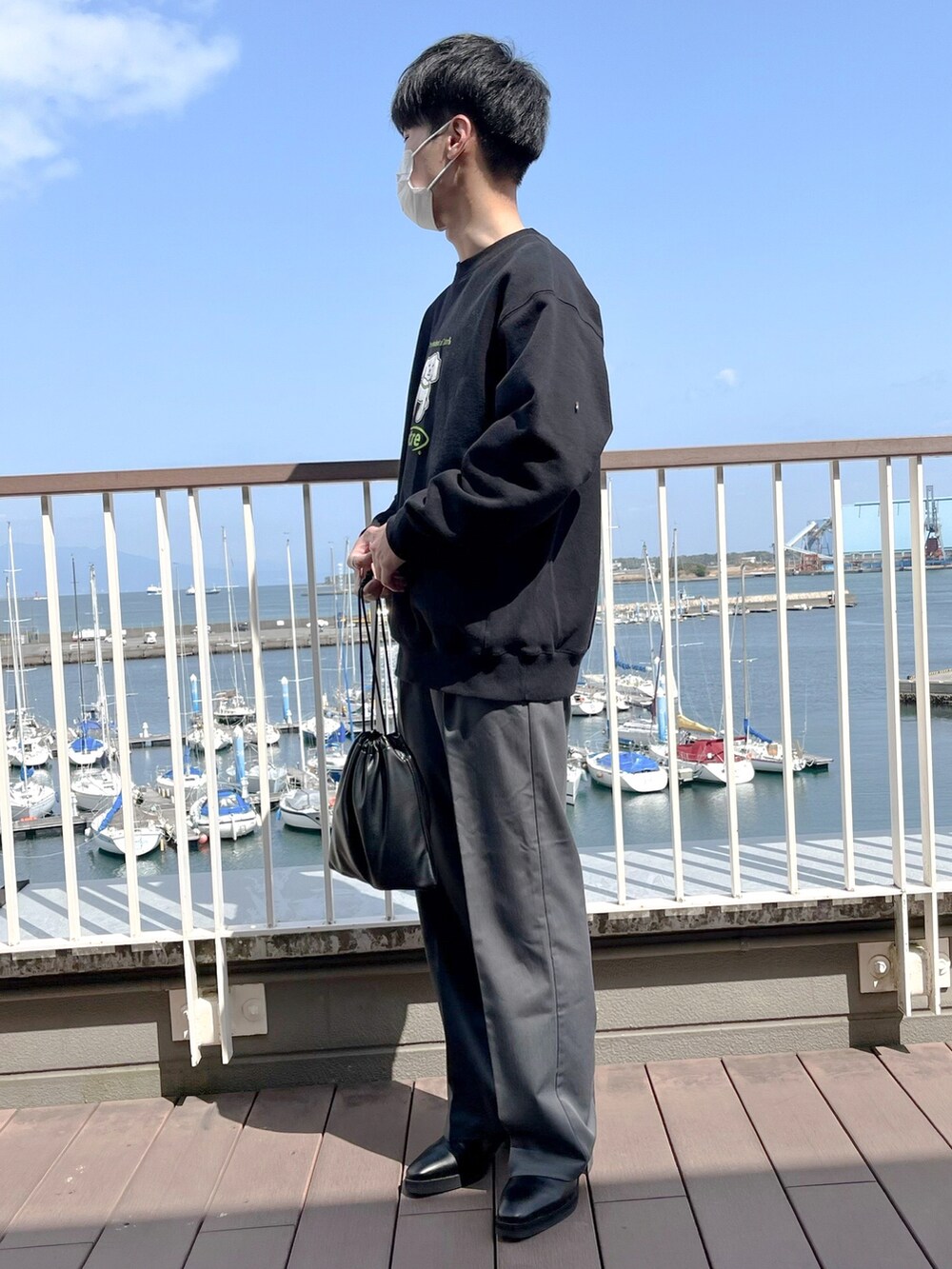 「はじめましてコーデ、春、モード、モード系、オールブラック、オールブラックコーデ、ヒールブーツ、センタープレス、センタープレスパンツ」|「ciatreのアイテム(スウェット、ブラック系)」を使った、りゅうさん(メンズ・172cm)の春コーディネートの2枚目の写真