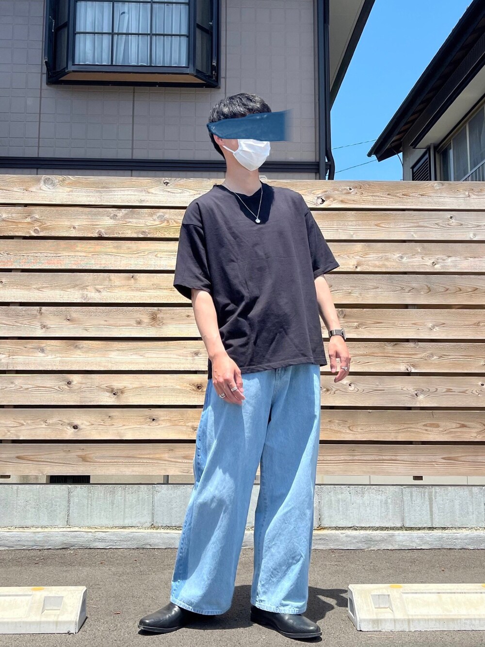 「真夏のアクティブスタイル、リラックススタイル、オーバーサイズ、ワイドパンツ、シンプルコーデ、デニムパンツ」|「SENSE OF PLACE by URBAN RESEARCHのサイドラインアンクルワイドデニム(デニムパンツ、ブルー系)」を使った、りゅうさん(メンズ・172cm)の夏コーディネートの2枚目の写真