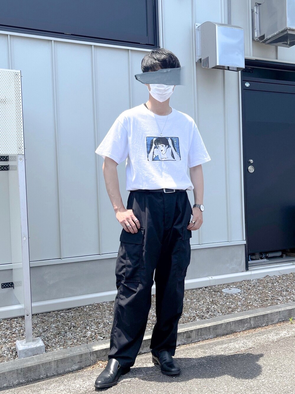 「真夏のアクティブスタイル、リラックススタイル、オーバーサイズ、ワイドパンツ、カーゴパンツ」｜「FREAK'S STOREのWEB限定 6ポケット ワイドシルエット カーゴパンツ（カーゴパンツ、ブラック系）」を使った、りゅうさん（メンズ・172cm）の秋コーディネートの2枚目の写真