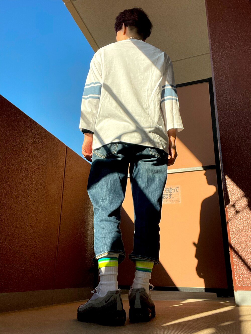 その他のTシャツ/カットソーを着用したレディースの秋コーディネートの3枚目の写真