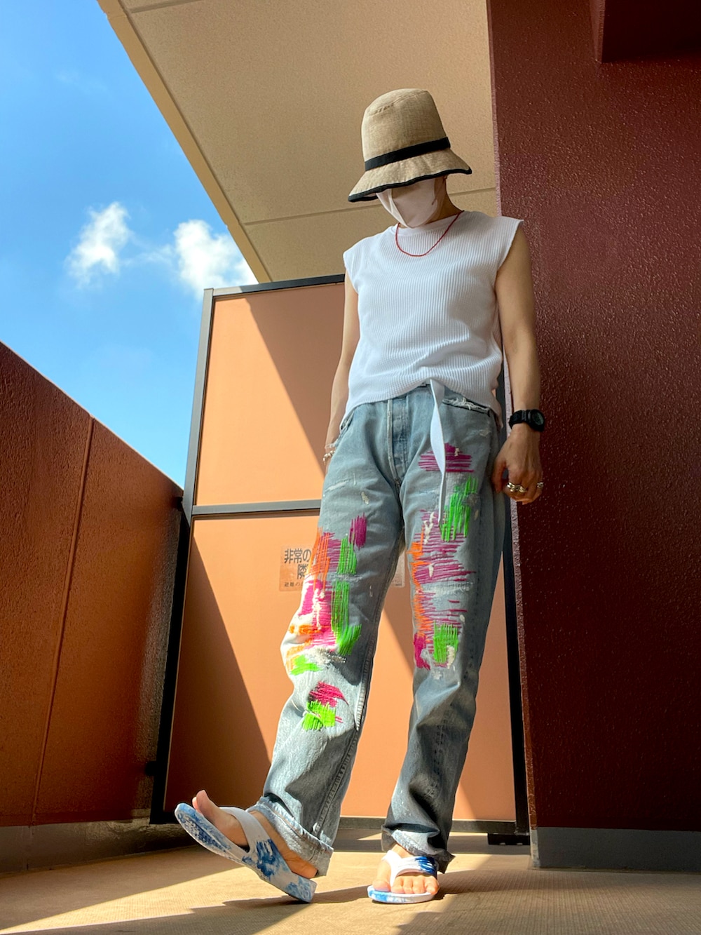 その他のサンダルを着用したレディースの夏コーディネートの3枚目の写真