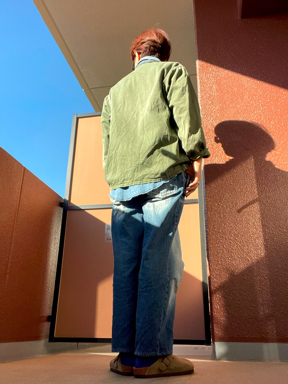 その他のシャツ/ブラウスを着用したレディースの秋コーディネートの3枚目の写真