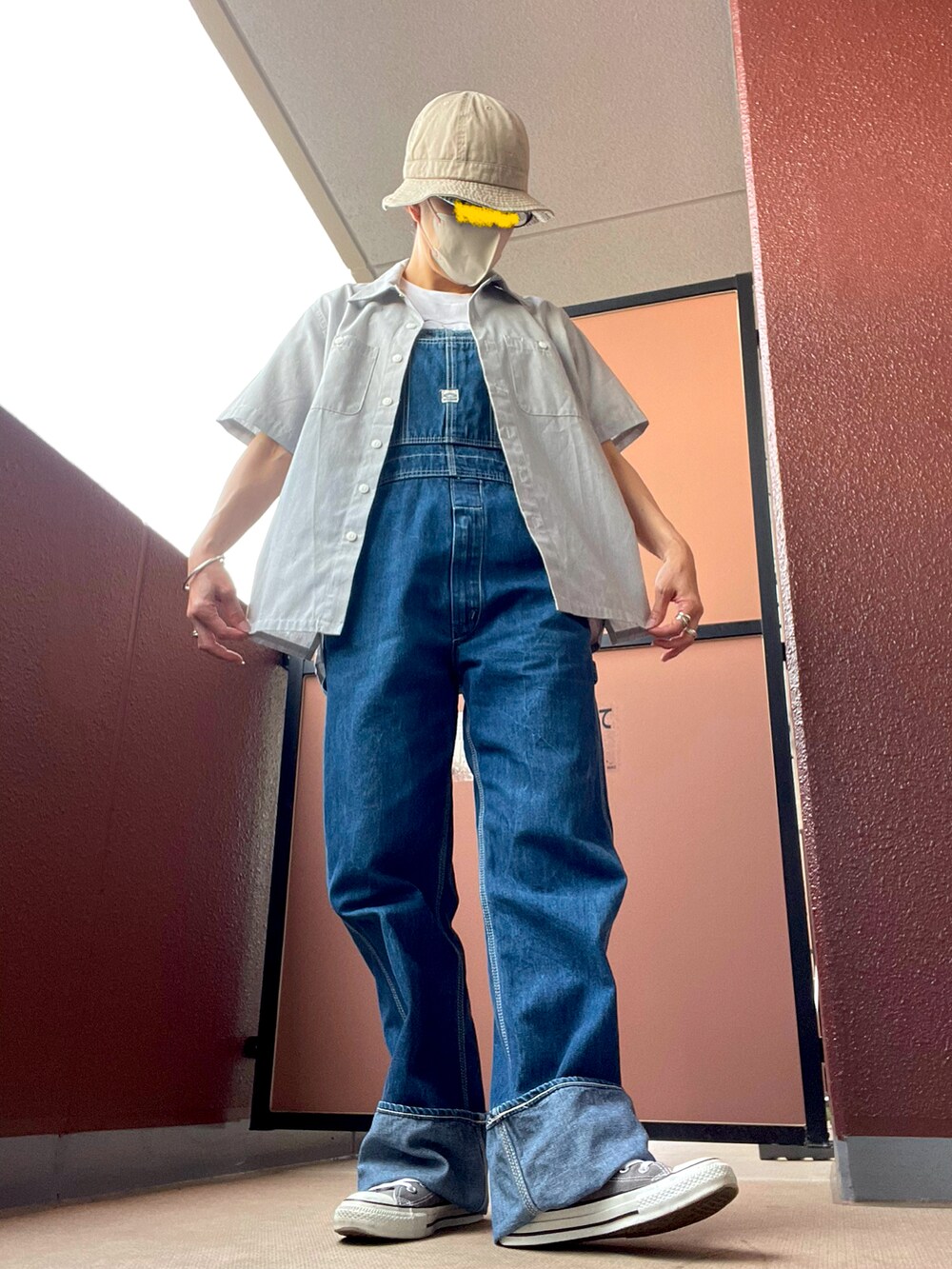 その他のサロペット/オーバーオールを着用したレディースの秋コーディネートの2枚目の写真