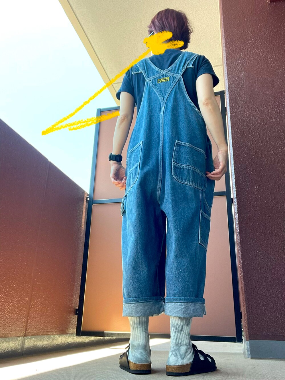 その他のサンダルを着用したレディースの夏コーディネートの3枚目の写真