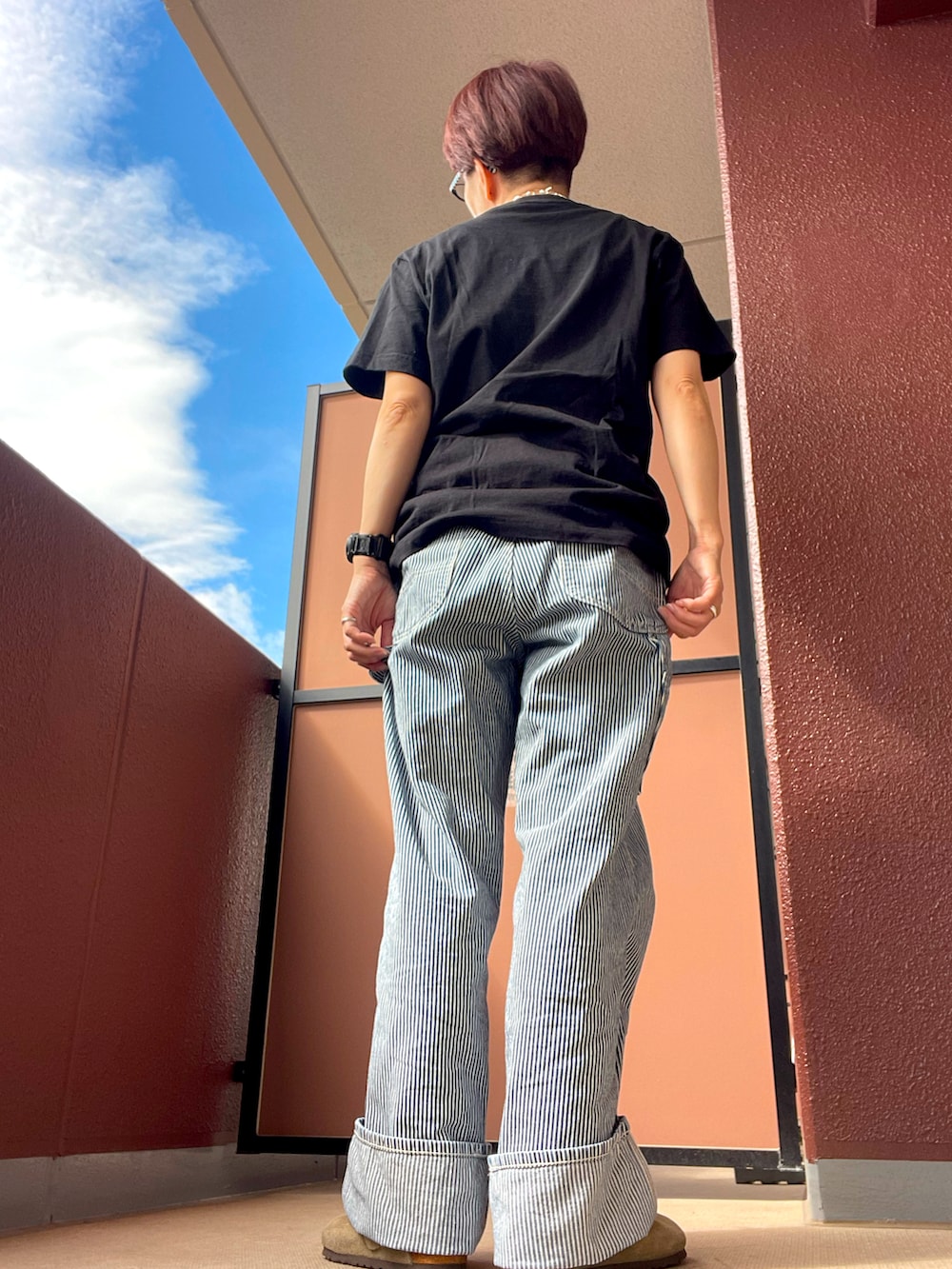 その他のTシャツ/カットソーを着用したレディースの秋コーディネートの3枚目の写真