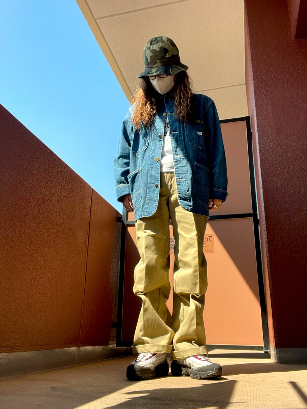 その他のカバーオール、その他のチノパンツを着用したレディースの春コーディネートの2枚目の写真