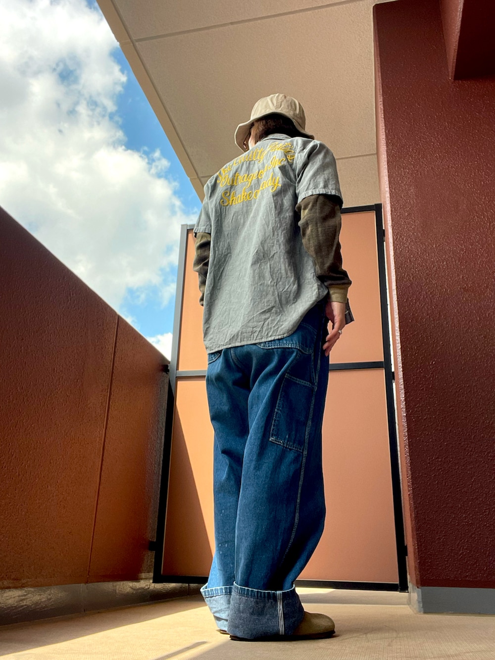 その他のシャツ/ブラウス、その他のTシャツ/カットソー、その他のサロペット/オーバーオールを着用したレディースの春コーディネートの3枚目の写真