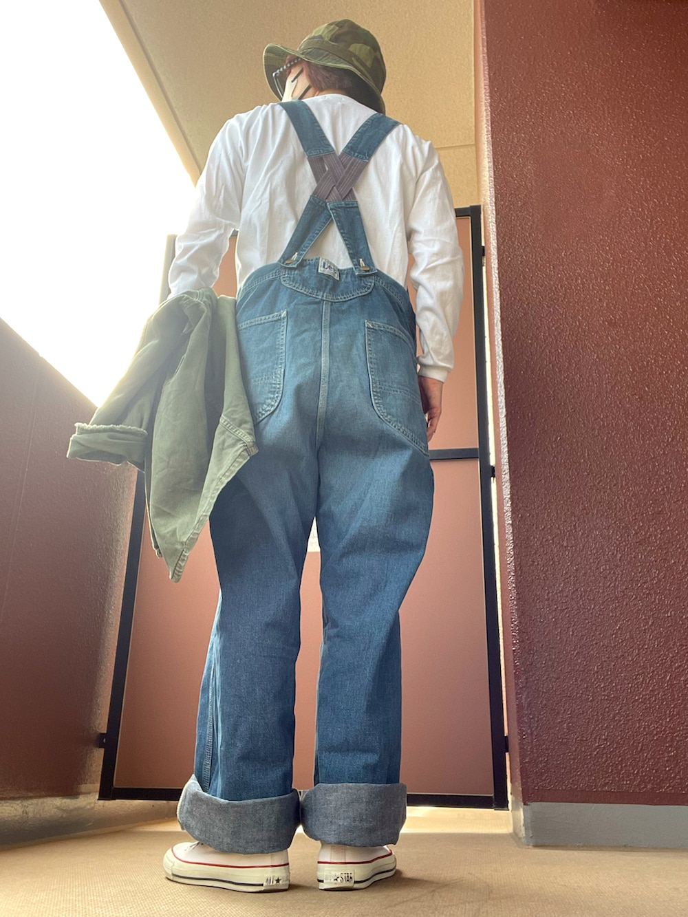 その他のサロペット/オーバーオールを着用したレディースの春コーディネートの4枚目の写真