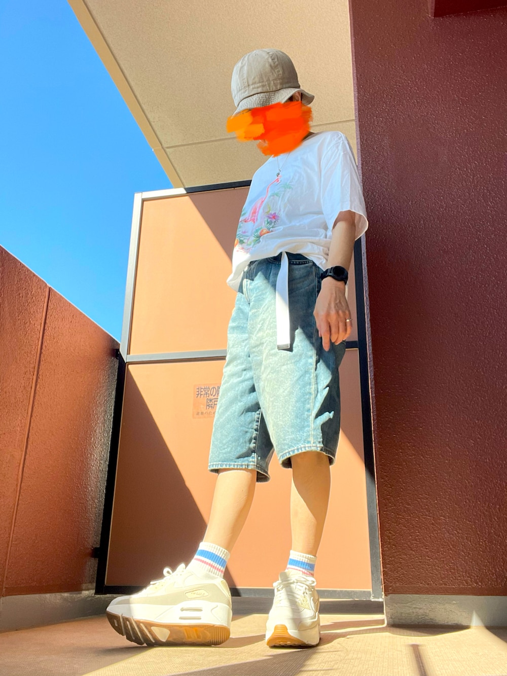 その他のTシャツ/カットソーを着用したレディースの秋コーディネートの2枚目の写真
