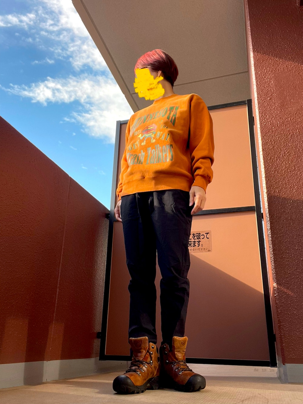 その他のスウェット、その他のその他パンツ、その他のその他シューズを着用したレディースの冬コーディネートの2枚目の写真