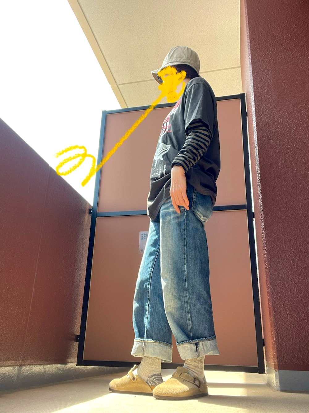 その他のTシャツ/カットソーを着用したレディースの春コーディネートの2枚目の写真