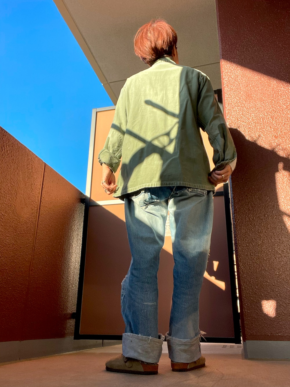 その他のシャツ/ブラウスを着用したレディースの秋コーディネートの3枚目の写真