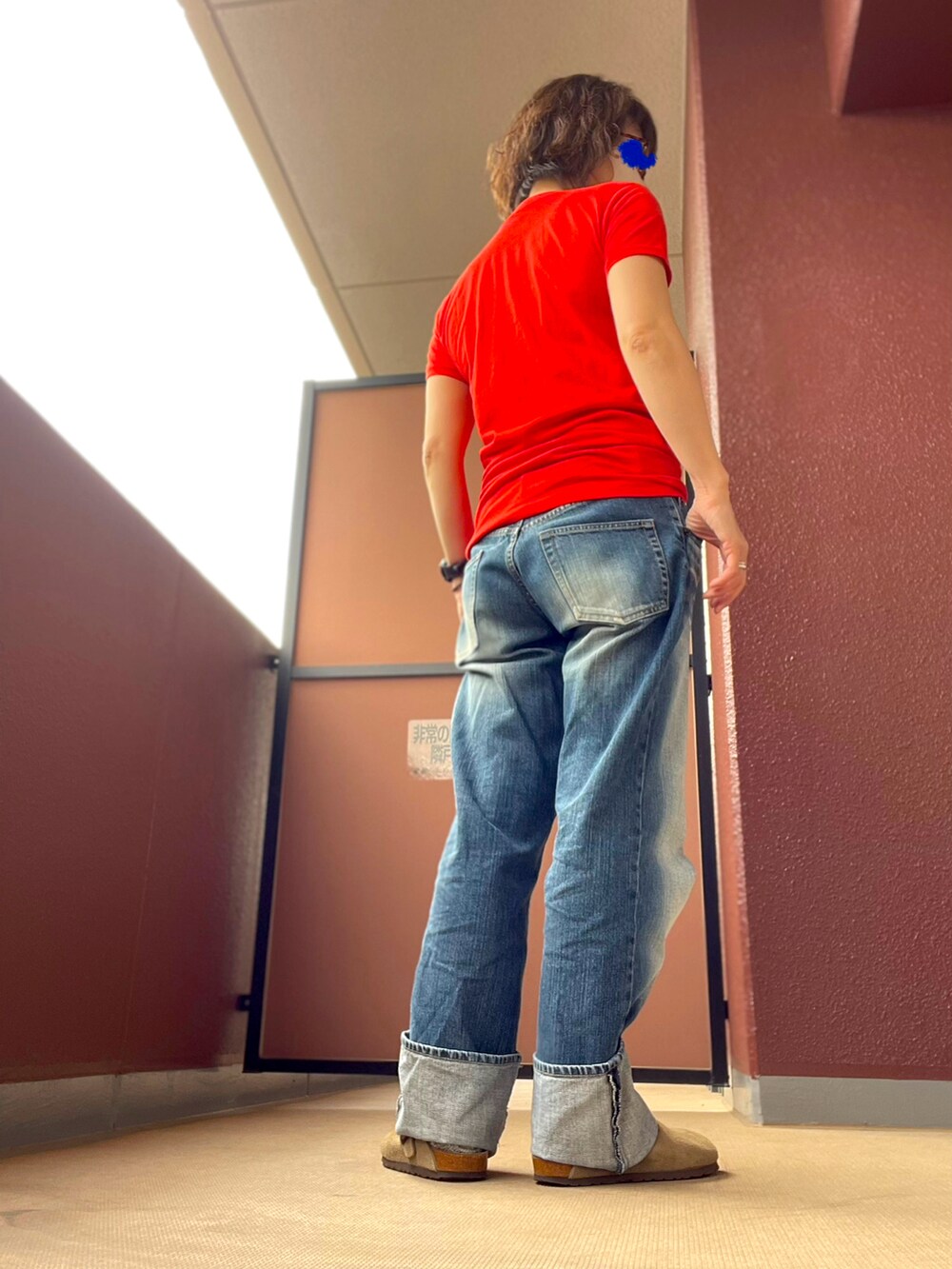 その他のTシャツ/カットソーを着用したレディースの春コーディネートの3枚目の写真