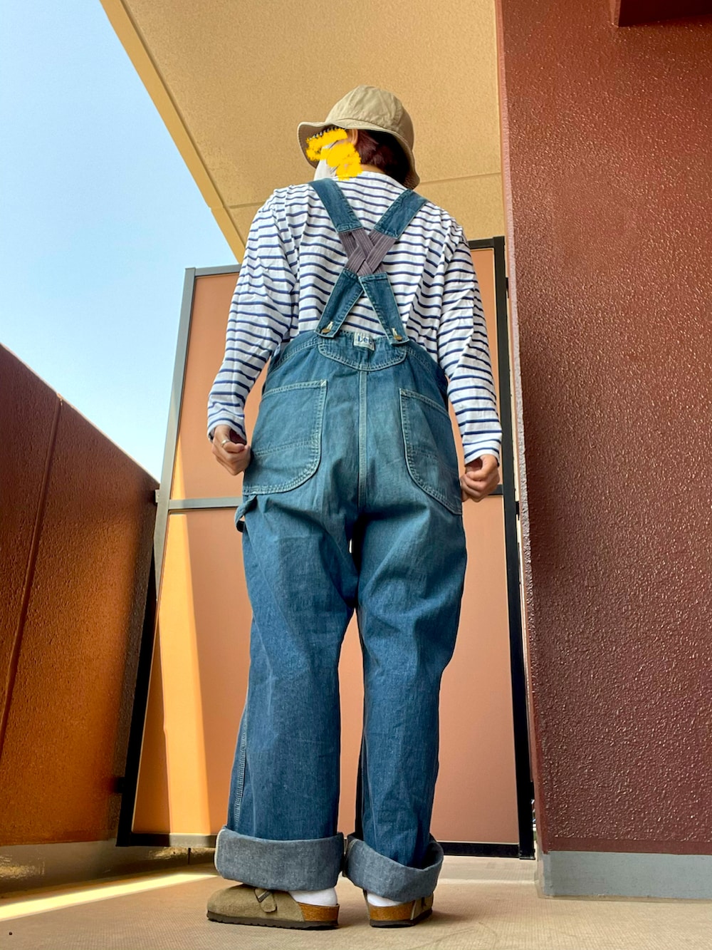 その他のサロペット/オーバーオールを着用したレディースの春コーディネートの3枚目の写真