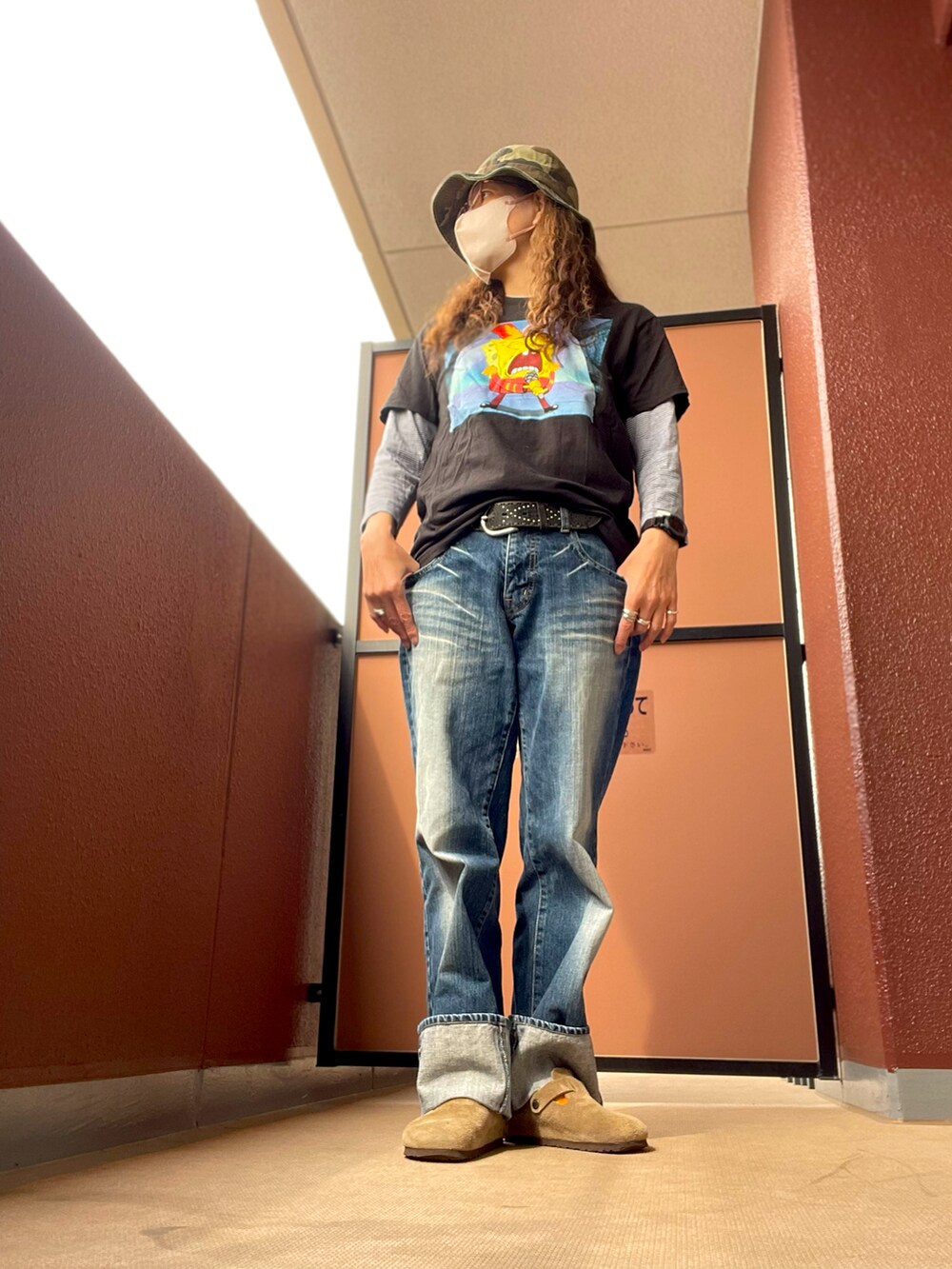 その他のTシャツ/カットソーを着用したレディースの春コーディネートの3枚目の写真