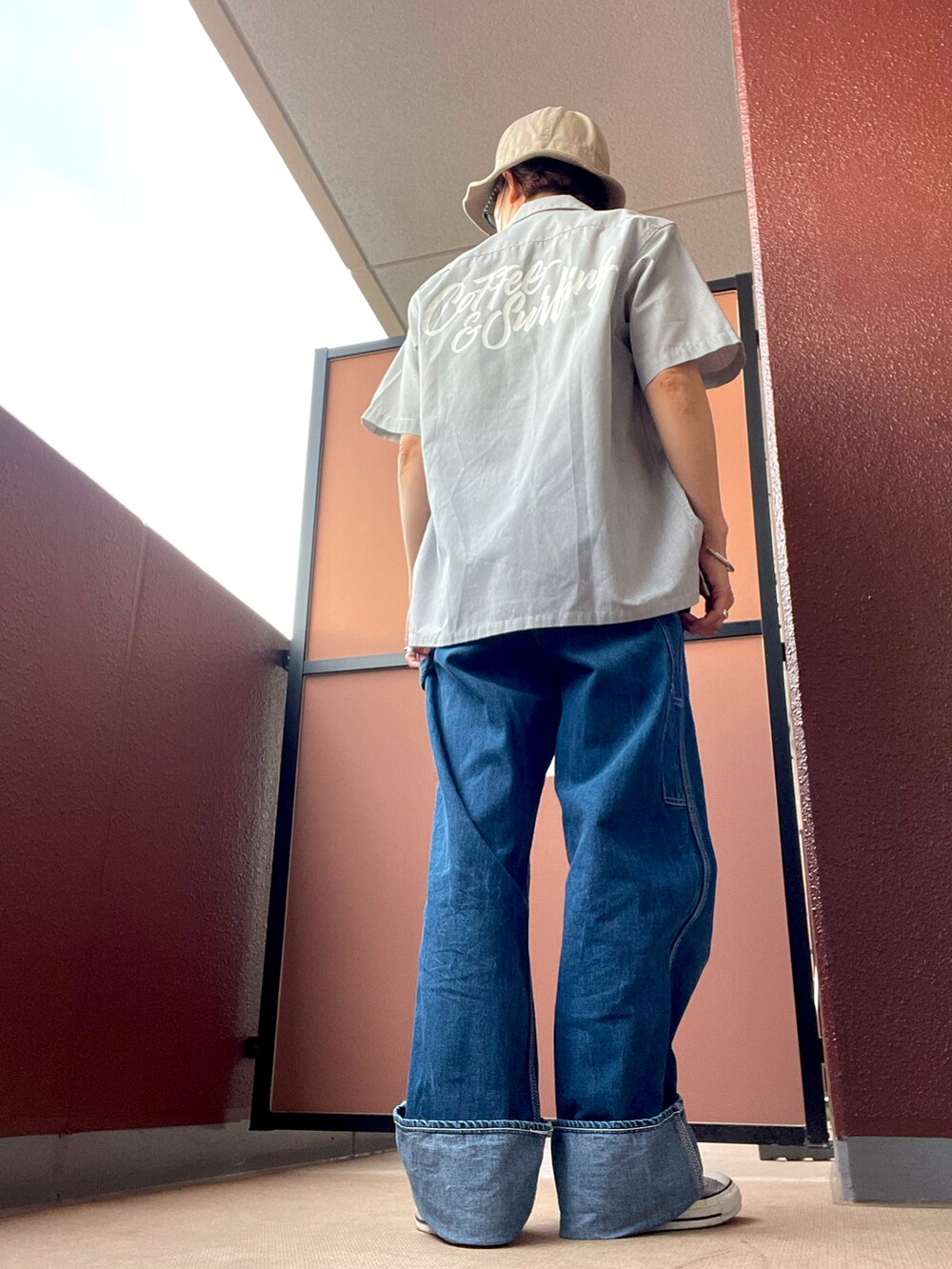 その他のサロペット/オーバーオールを着用したレディースの秋コーディネートの3枚目の写真