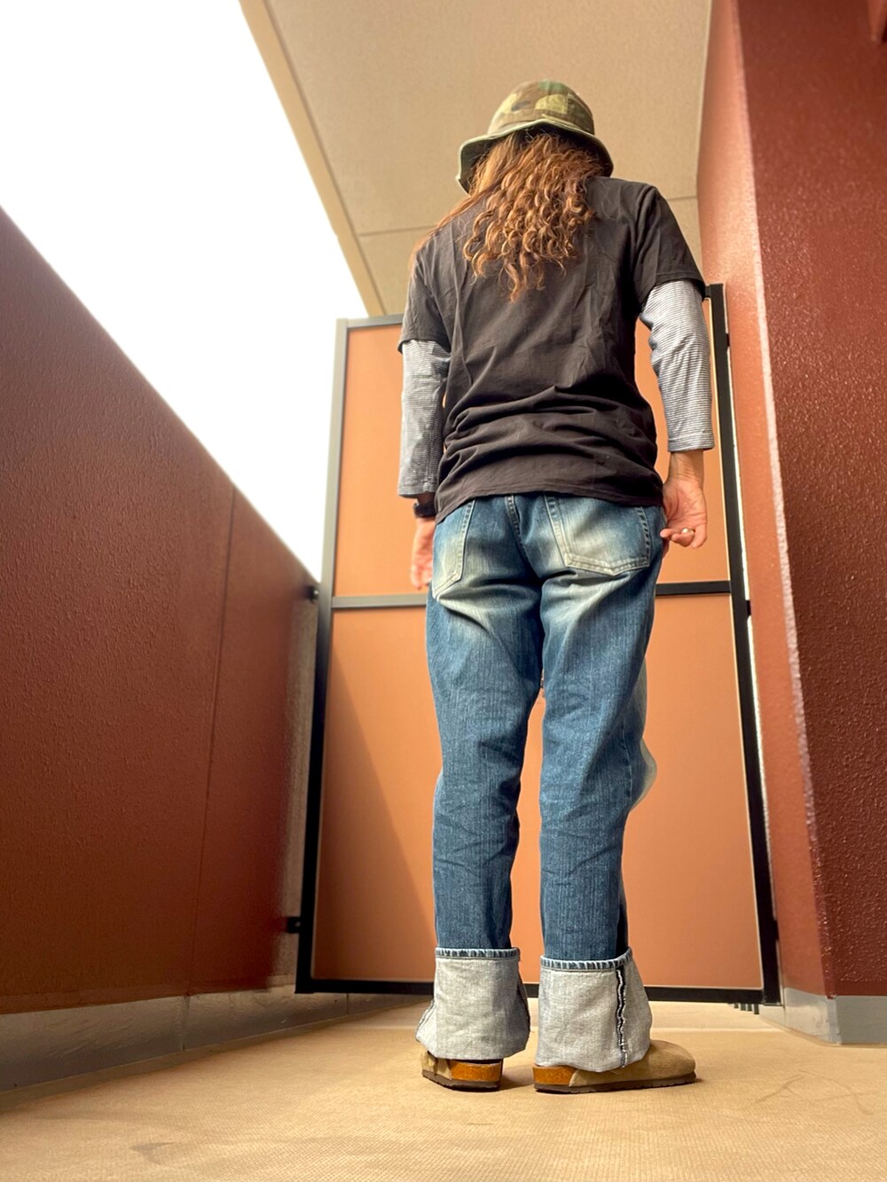 その他のTシャツ/カットソーを着用したレディースの春コーディネートの2枚目の写真