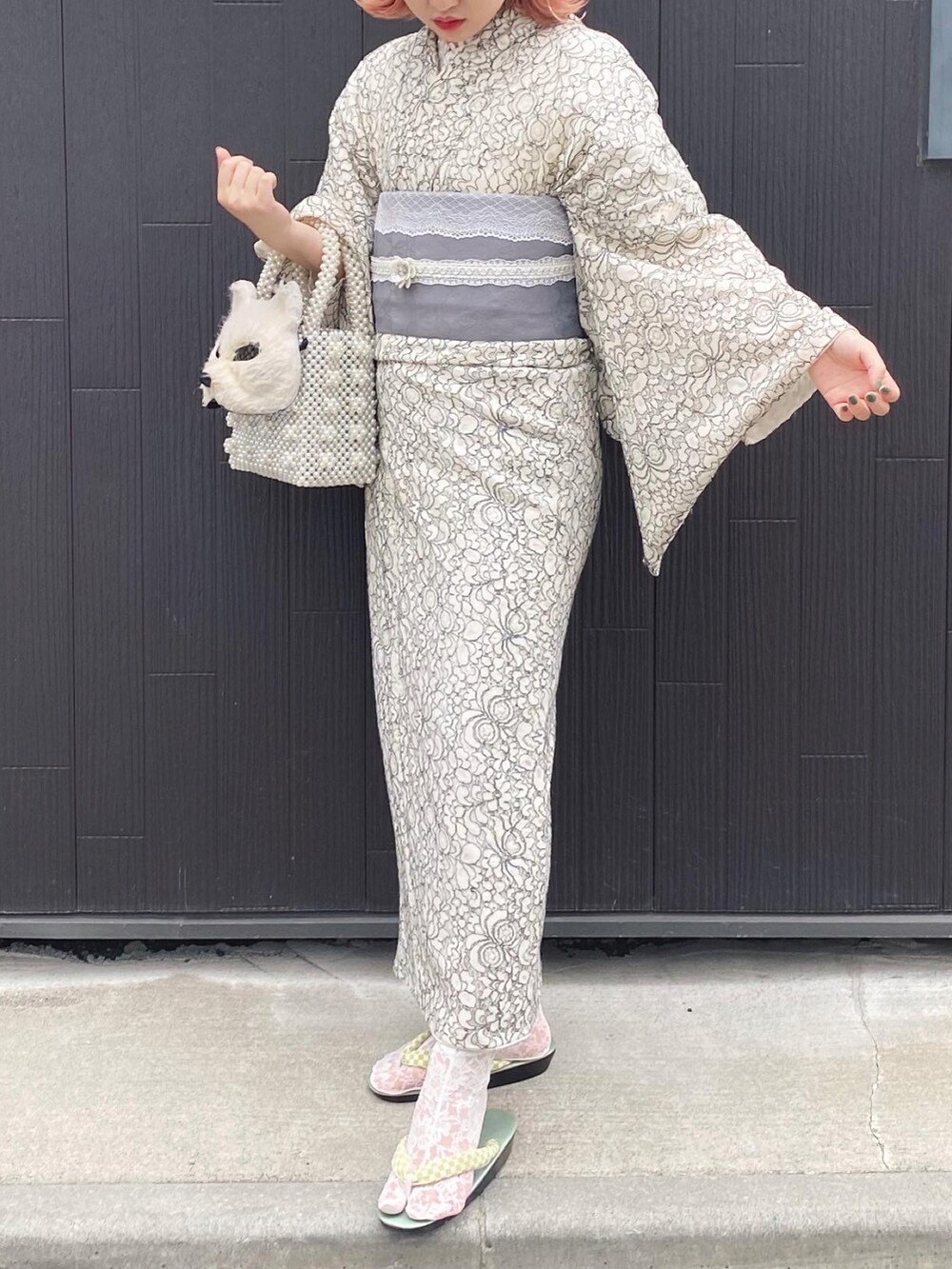 ホワイト系の着物、その他のその他を着用したレディースの夏コーディネートの2枚目の写真