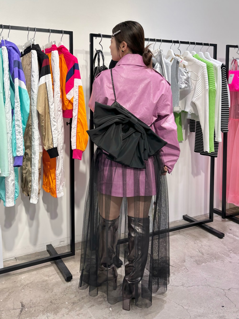 「スポーツミックス、春、おでかけコーデ、休日コーデ、大人可愛い、y2k、ライダース、チュール、ロングブーツ、ピンクコーデ、大人ガーリー、カジュアルガーリー、春カラー、低身長コーデ、骨格ウェーブ」｜「ANNA SUI NYCのANNA SUI NYC RETROフェイクレザーライダースジャケット（ライダースジャケット、ピンク系）」を使った、ayaneさん（骨格ウェーブ・レディース・153cm）の春コーディネートの3枚目の写真