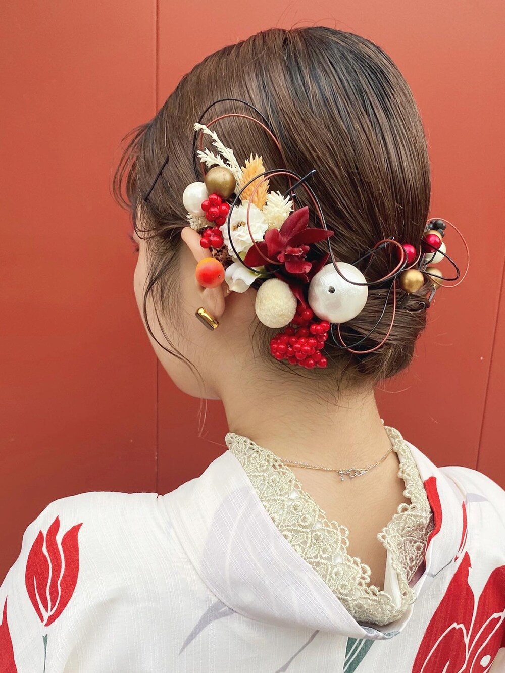 ホワイト系の浴衣、その他のその他を着用したレディースの秋コーディネートの3枚目の写真