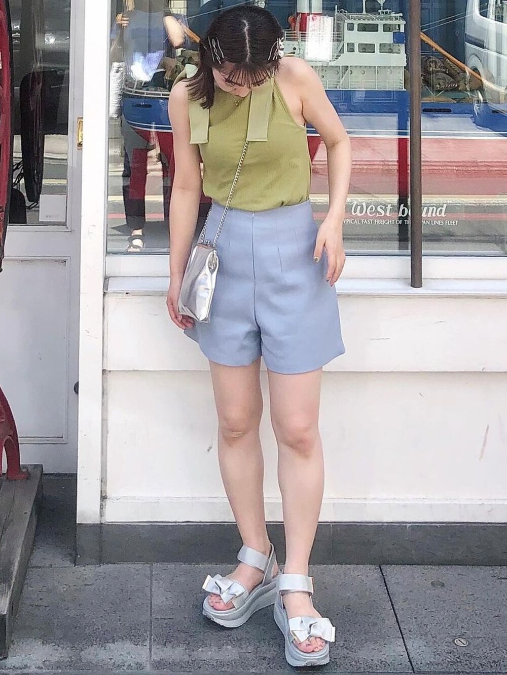 「WEARyouthコーデ、お出かけコーデ、オトナカジュアル、シンプルコーデ、夏コーデ、楽チンコーデ、低身長女子、ガーリー、カジュアルガーリー、カラーコーデ、リボン、キャミソール」｜「merry jennyのribbonアメスリリブtops（Tシャツ/カットソー、グリーン系）」を使った、ayaneさん（骨格ウェーブ・レディース・153cm）の夏コーディネートの2枚目の写真