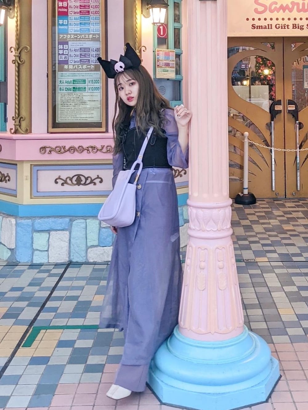 「大人カジュアル、ビスチェ、パープル、モード、きれいめカジュアル、サンリオ、シアー、サンリオピューロランド、パープル×黒、韓国ファッション、クロミ、シアーワンピース、プチプラコーデ、低身長コーデ、低身長」｜「Magnolia’s Mateのアイテム（バッグ、パープル系）」を使った、ayaneさん（レディース・153cm）の秋コーディネートの2枚目の写真
