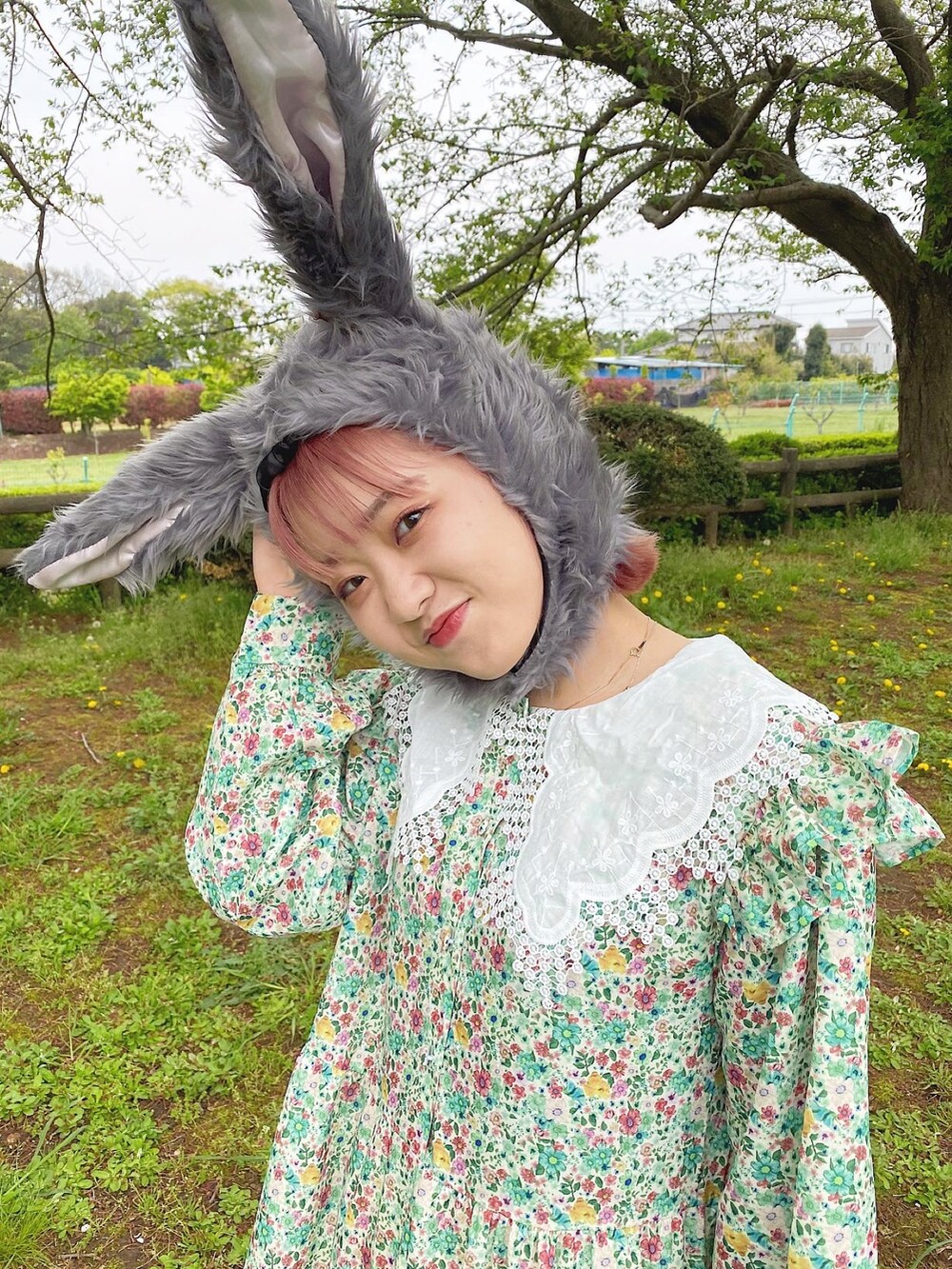 「花柄、花柄ワンピース、ワンピース、低身長、襟付きワンピース、襟、プチプラコーデ、ガーリー、大人カジュアル、レトロ、うさ耳、ピクニック、グリーン、ピスタチオ、イースター」｜「nugu (malook)のアイテム（ワンピース、グリーン系）」を使った、ayaneさん（レディース・153cm）の春コーディネートの3枚目の写真