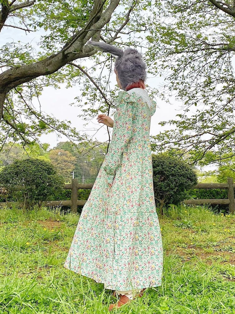 「花柄、花柄ワンピース、ワンピース、低身長、襟付きワンピース、襟、プチプラコーデ、ガーリー、大人カジュアル、レトロ、うさ耳、ピクニック、グリーン、ピスタチオ、イースター」｜「nugu (malook)のアイテム（ワンピース、グリーン系）」を使った、ayaneさん（レディース・153cm）の春コーディネートの2枚目の写真