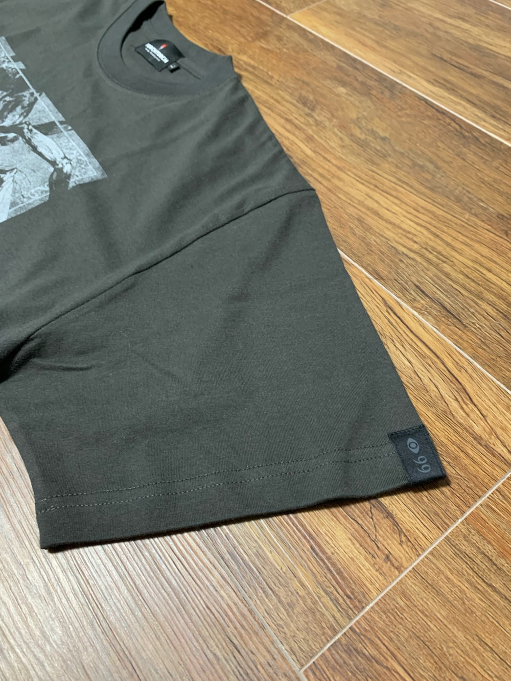 「夏コーデ、シンプルスタイル、ootdtw、Tシャツ、夏、ブラッドボーン、Bloodborne、TORCH TORCH、VANS、オタク、オタクコーデ」｜「TORCH TORCHのアイテム（Tシャツ/カットソー、ブラック系）」を使った、Tomo.twさん（メンズ・172cm）の夏コーディネートの3枚目の写真