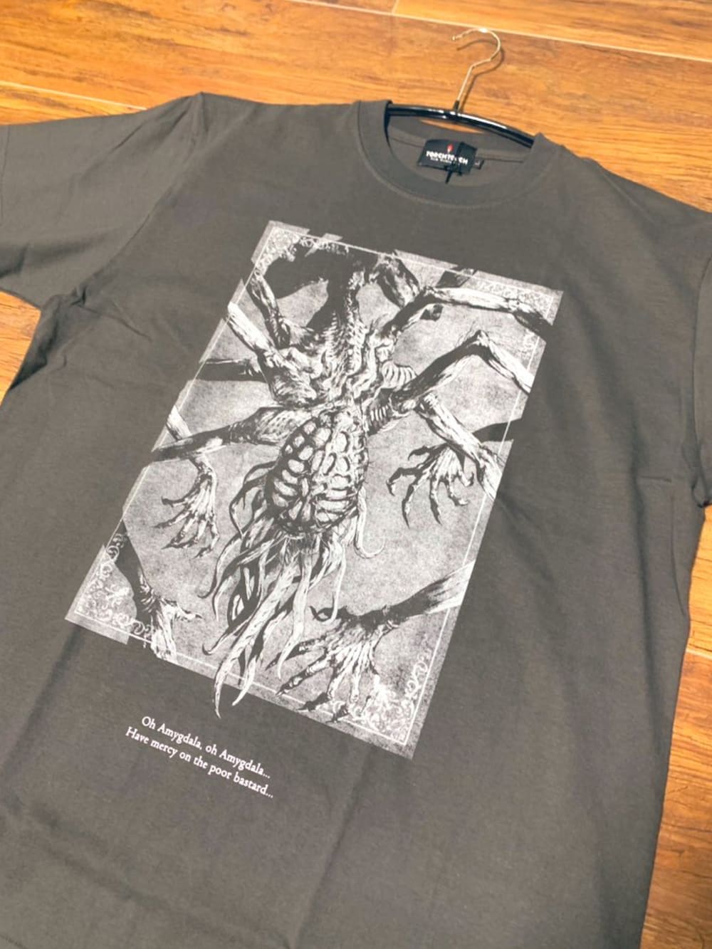 「夏コーデ、シンプルスタイル、ootdtw、Tシャツ、夏、ブラッドボーン、Bloodborne、TORCH TORCH、VANS、オタク、オタクコーデ」｜「TORCH TORCHのアイテム（Tシャツ/カットソー、ブラック系）」を使った、Tomo.twさん（メンズ・172cm）の夏コーディネートの2枚目の写真