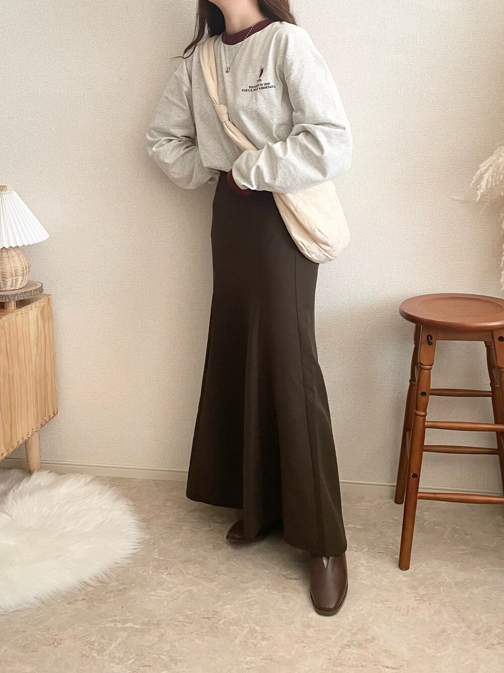「RECTANGLE、moment+、chacocloset、ボアブルゾン、リバーシブル、リンガーTシャツ、マーメイドスカート、淡色コーデ、オトナカジュアル、秋ルック紹介するよ、秋冬コーデ」｜「rectangleのボア×キルティングリバーシブルコート（ノーカラージャケット、ベージュ系）」を使った、TOMOさん（骨格ウェーブ・レディース・154cm）の秋コーディネートの3枚目の写真