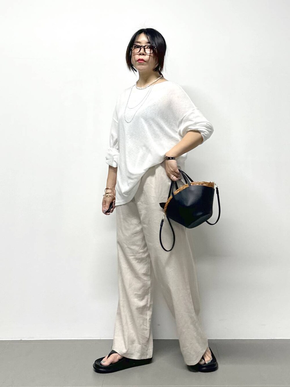 「低身長、高見え、カジュアル、骨格ストレート、ベーシック/シンプル、大人カジュアル、ワントーン、夏コーデ、メガネ、メガネ女子、おでかけ、休日コーデ、シンプルコーデ、楽ちんコーデ、サンダル」|「The Bagmatiの【Bagmati】かごバッグ(かごバッグ、ブラック系)」を使った、M O E K Oさん(レディース・150cm)の夏コーディネートの4枚目の写真