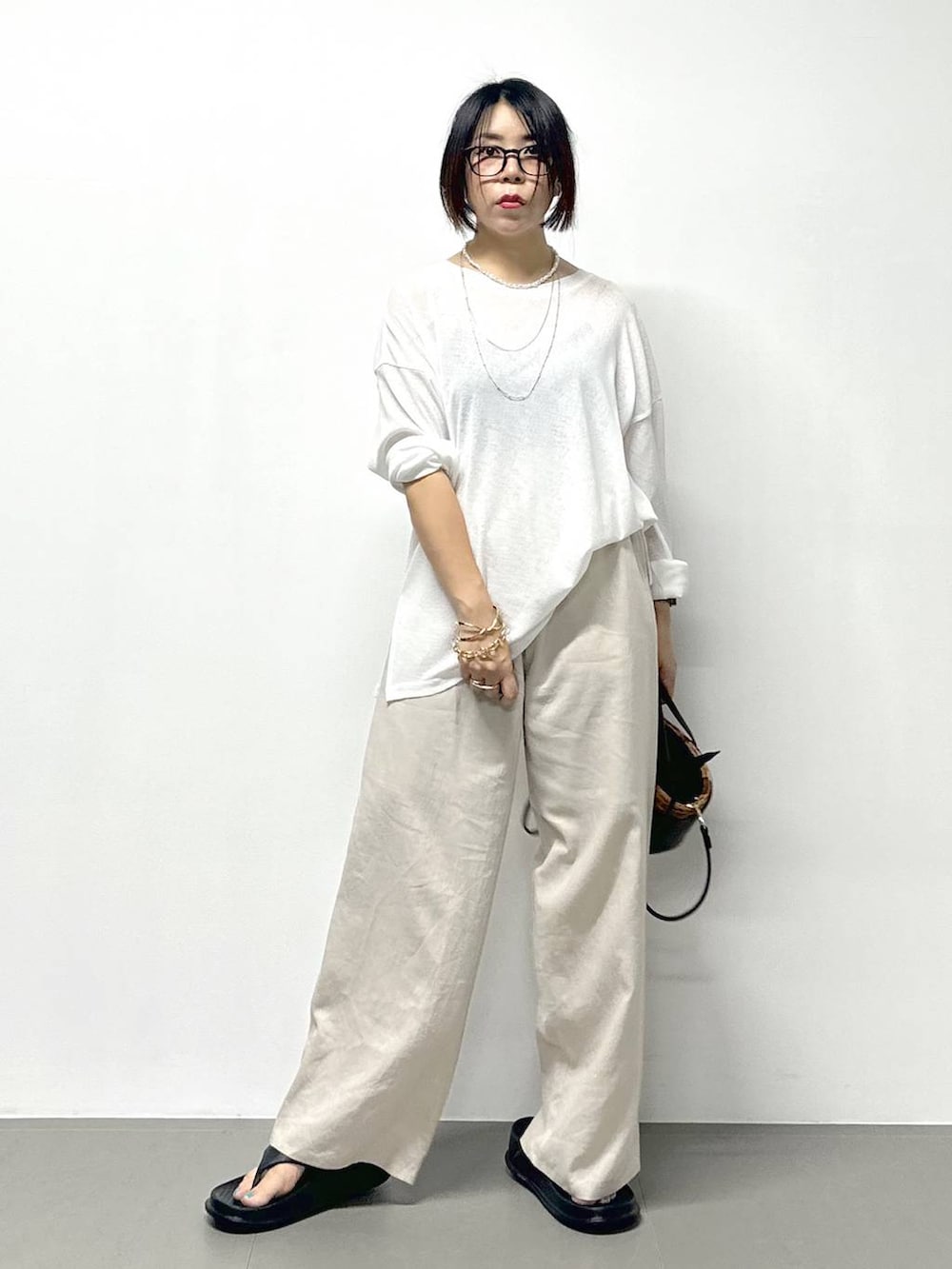 「低身長、高見え、カジュアル、骨格ストレート、ベーシック/シンプル、大人カジュアル、ワントーン、夏コーデ、メガネ、メガネ女子、おでかけ、休日コーデ、シンプルコーデ、楽ちんコーデ、サンダル」|「The Bagmatiの【Bagmati】かごバッグ(かごバッグ、ブラック系)」を使った、M O E K Oさん(レディース・150cm)の夏コーディネートの5枚目の写真