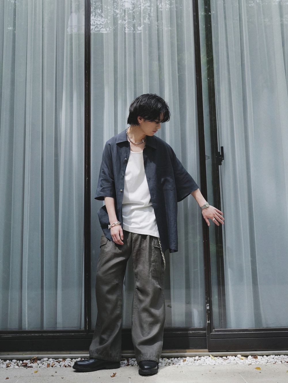 げんじさんの「LINEN WASHER HUGE SHIRT（LIDNM）」を使ったコーディネートの2枚目の写真