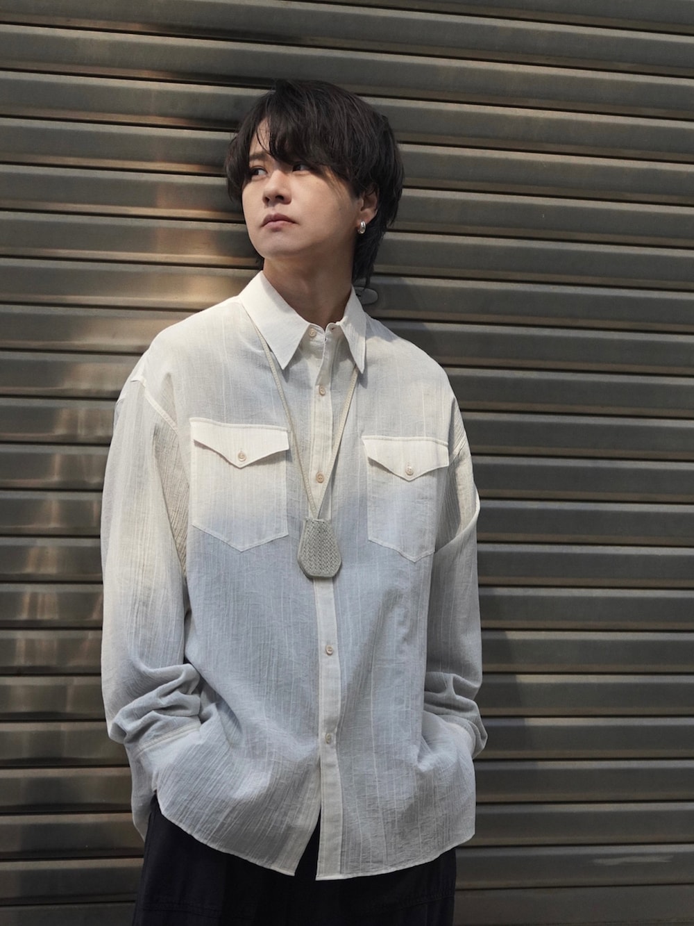 げんじさんの「WASHED VOILE SHEER SHIRT（LIDNM）」を使ったコーディネートの4枚目の写真