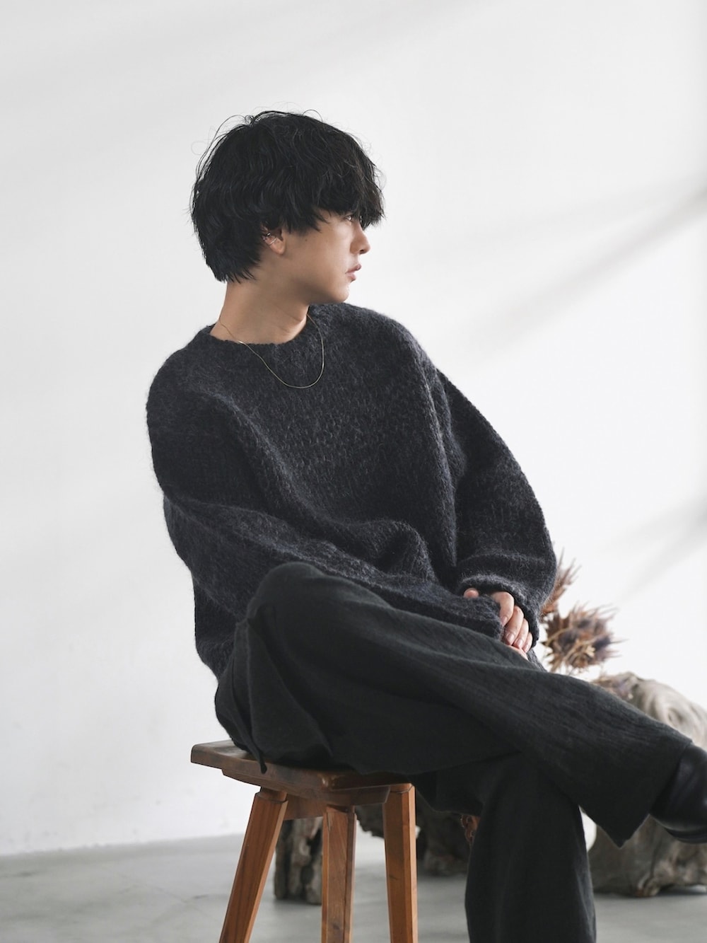 げんじさんの「ROVING WOOL KASURI KNIT（LIDNM）」を使ったコーディネートの2枚目の写真