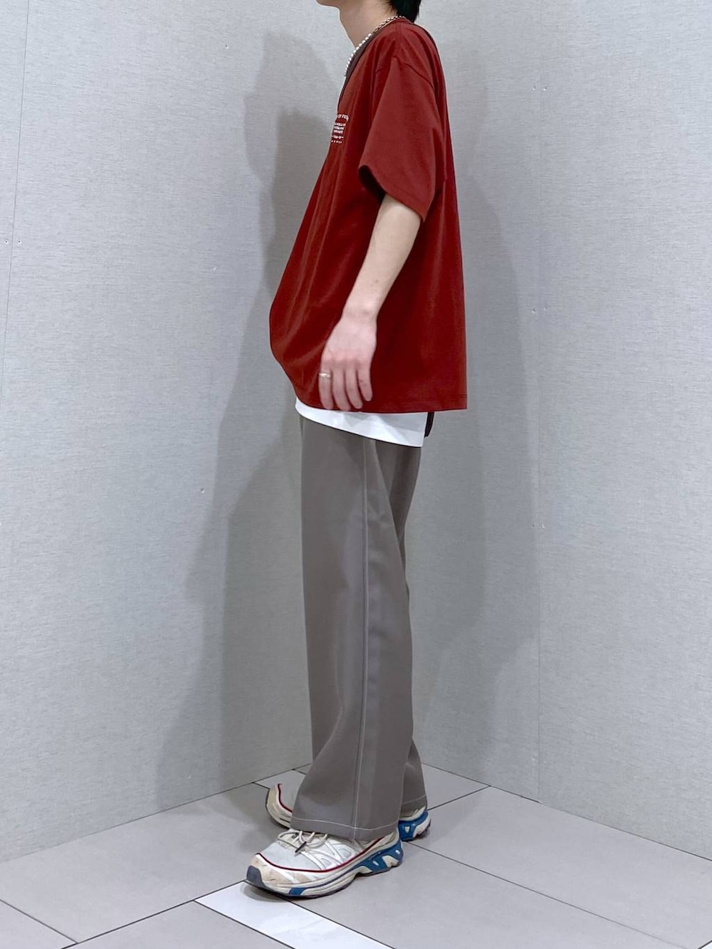 「低身長、スポーティ、アウトドア、RAGEBLUE、ラフ、ゆったり、オーバーサイズ、女子ウケ、Tシャツ、ワイドパンツ、テーパードパンツ、きれいめカジュアル、夏コーデ、低身長コーデ、レイヤードスタイル」｜「RAGEBLUEのデザインメタルリング（リング、シルバー系）」を使った、覇都さん（メンズ・162cm）の夏コーディネートの2枚目の写真
