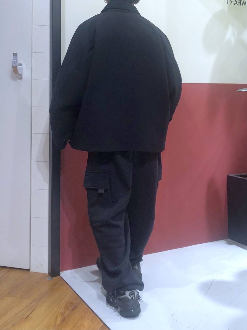 「低身長、ユニセックス、モテ、RAGEBLUE、カジュアル、ラフ、ゆったり、オーバーサイズ、女子ウケ、休日コーデ、アウター、ジャケット、ニット、ワイドパンツ」｜「RAGEBLUEのStand collar short hunting jacket【WOOLLYTEC/ウーリーテック】襟コーデュロイ/ショートハンティングジャケット（ブルゾン、ブラック系）」を使った、覇都さん（メンズ・162cm）の冬コーディネートの3枚目の写真