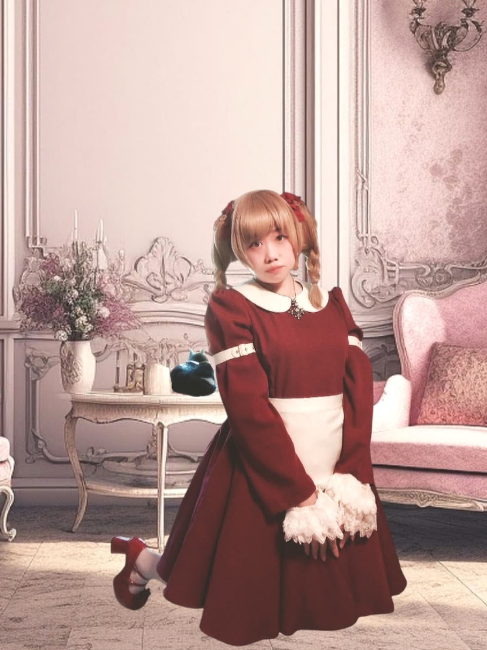 レッド系のワンピース、レッド系のパンプス、レッド系のシューズアクセサリーを着用したレディースの春コーディネートの2枚目の写真