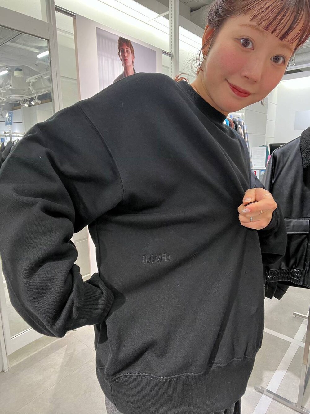 グレー系のその他パンツを着用したメンズの冬コーディネートの5枚目の写真