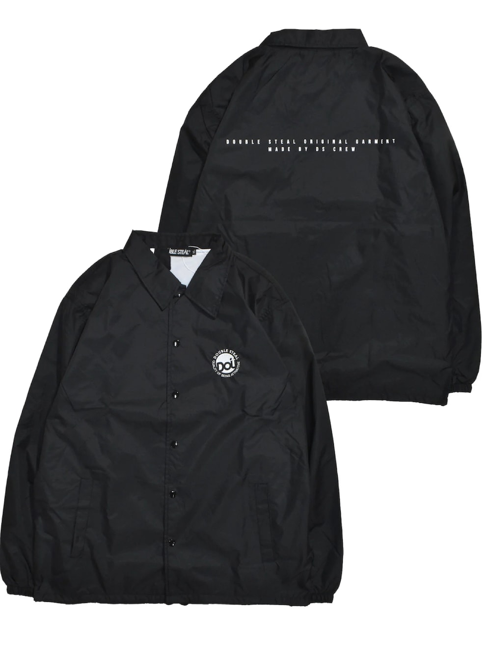 ブラック系のスニーカー、ブルー系のデニムパンツ、イエロー系のパーカーを着用したメンズの冬コーディネートの2枚目の写真