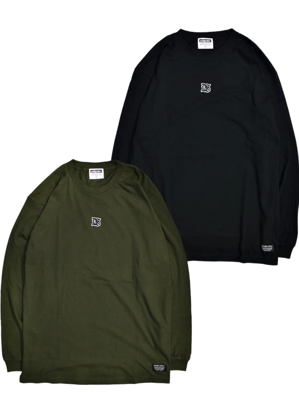 ブラック系のスニーカー、ブルー系のパンツ、グリーン系のTシャツ/カットソーを着用したメンズの冬コーディネートの2枚目の写真