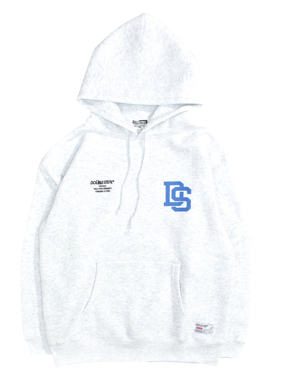 ブラック系のスニーカー、ブルー系のデニムパンツ、ブラック系のパーカーを着用したメンズの冬コーディネートの2枚目の写真