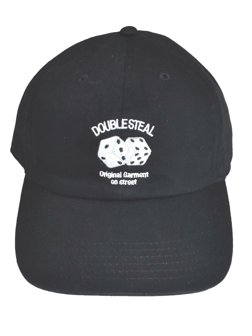 ブラック系のスニーカー、ブラック系のダウンジャケット/コート、グレー系のカーゴパンツを着用したメンズの秋コーディネートの3枚目の写真