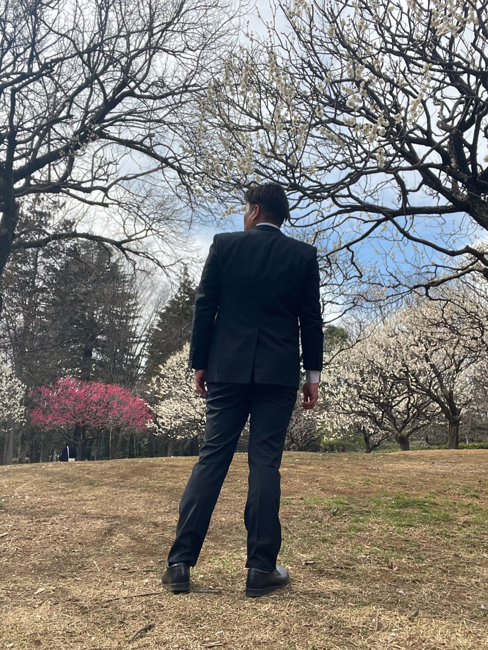 「Fiore Strada、OUTLAST、dunhill、ROCKPORT(ROCKPORT)、disney、スーツ、ビジネススタイル、ブラックスーツ、織の柄」｜「Fiore Stradaのアイテム（スーツジャケット、ブラック系）」を使った、Tore@minさん（メンズ・174cm）の春コーディネートの3枚目の写真
